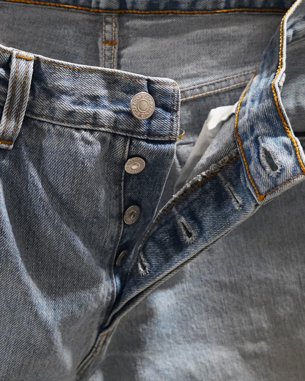 VINTAGE LEVI'S DENIM